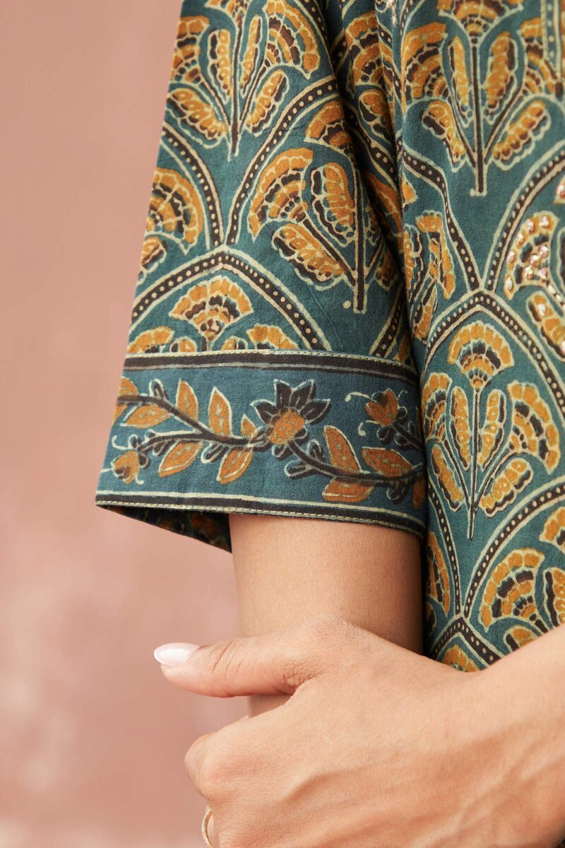 Sehra Yasmin Ajrak Kurta - Image 4