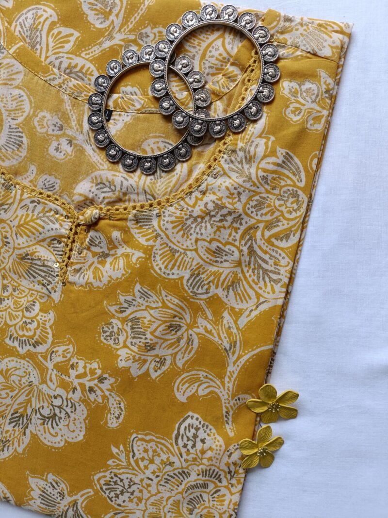 Basant yellow laced cotton Kurta - Big Size - Image 3